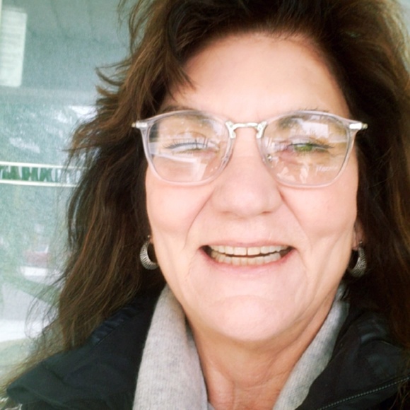 Meet your Posher, Leslie - Picture 1 of 1